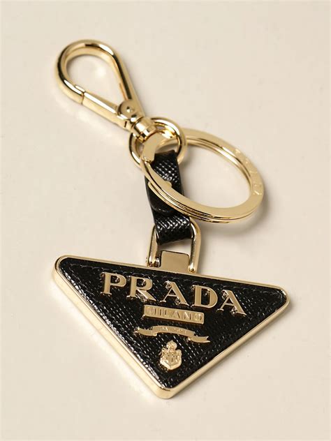 llavero prada imitación